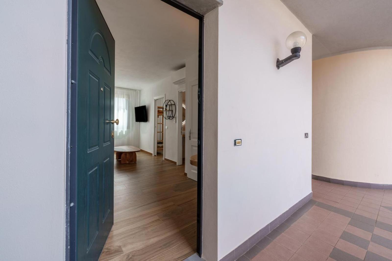 Dome House Hotel ออลเบีย ภายนอก รูปภาพ
